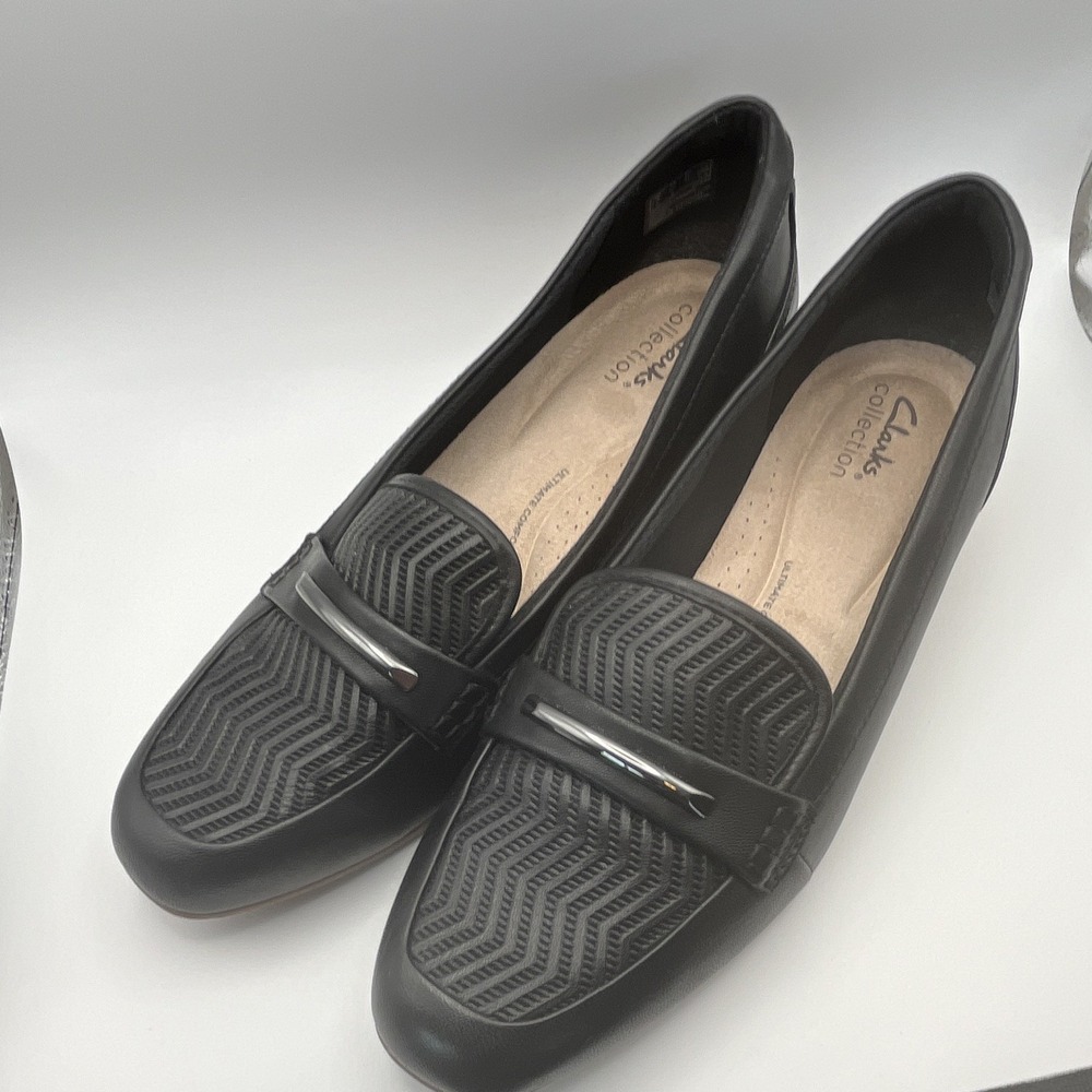 Clarks Collection Women's Black Leather Slip-On Loafer Comfort Cushioned 9.5M